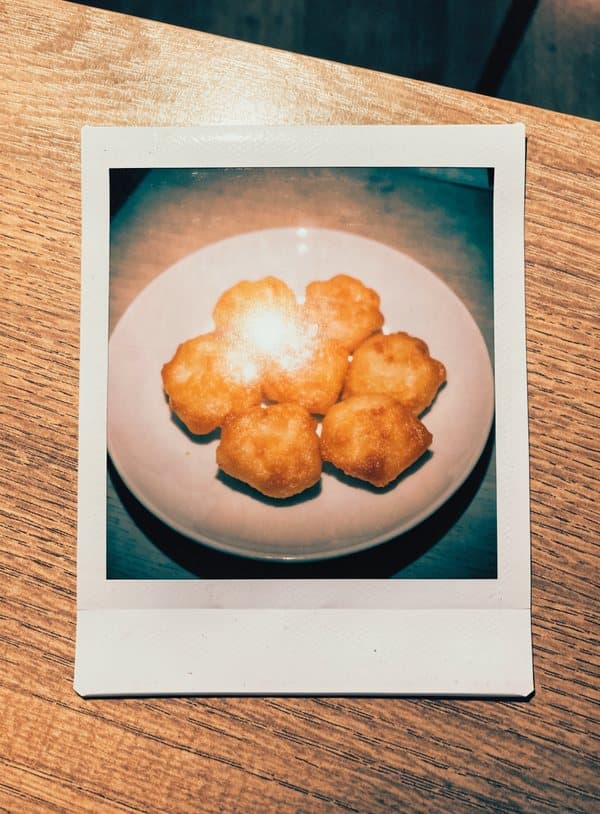 Polaroid av friterad mjölk, en dessert från Daliang i Shunde